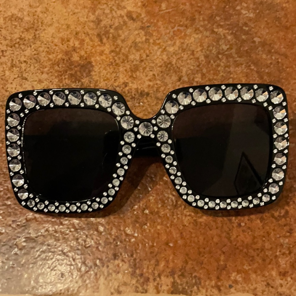 Elton sunglasses black with black lens